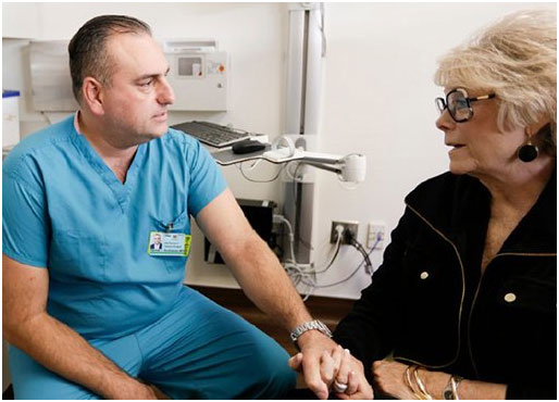 肺癌醫(yī)生,伊萊恩·泰特,Harmik Soukiasian