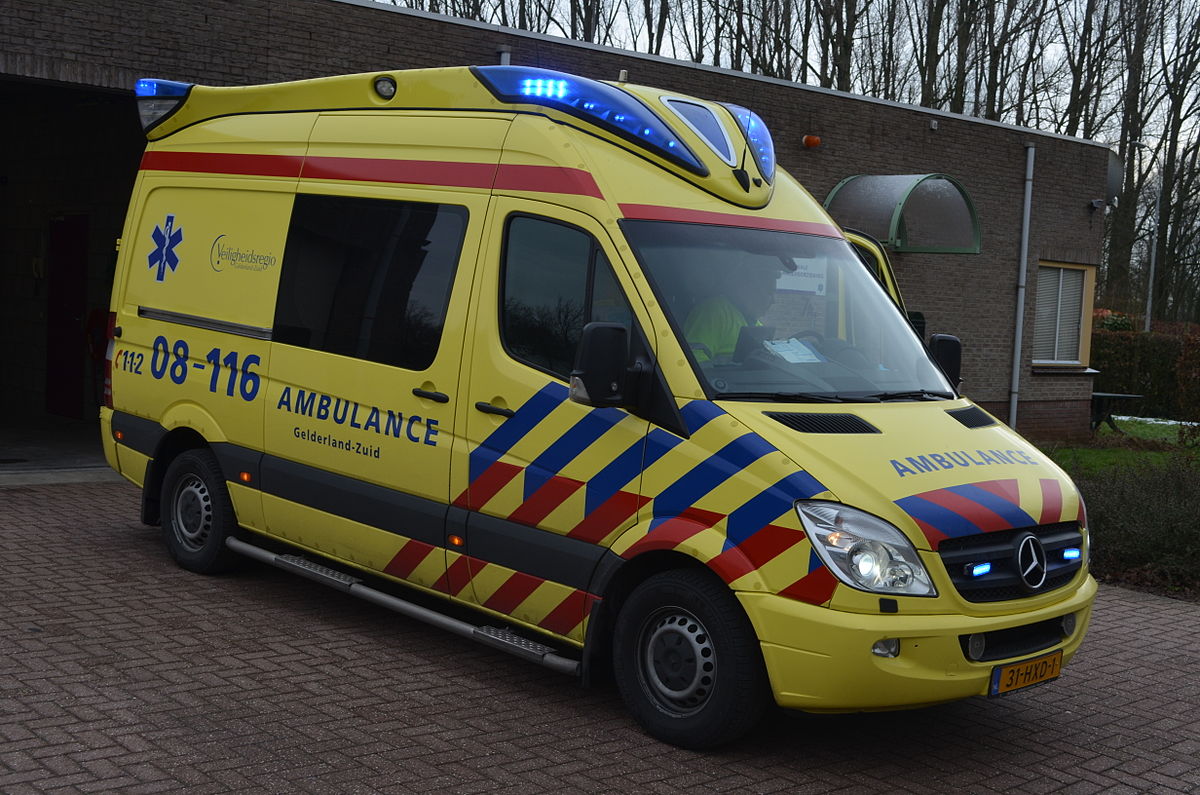 1603421000137485.jpg 1200px-Ambulance_08116.jpg